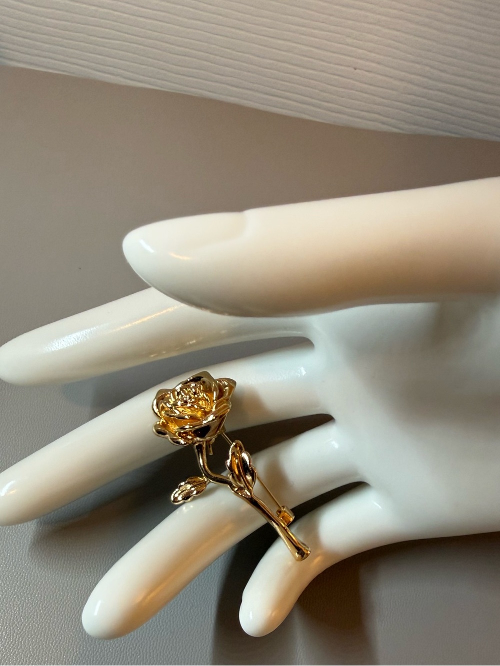 Gold Tone 3D Rose Flower Brooch Pin Elegant Floral Jewelry